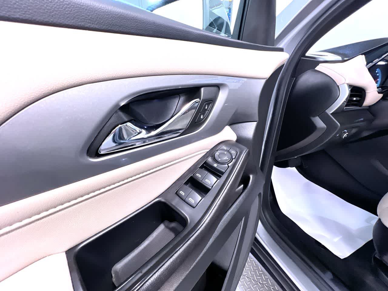 Used 2023 Chevrolet Traverse LS FWD image 12