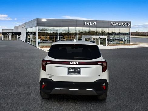 Used 2024 Kia Seltos S AWD/4WD image 4