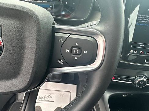 Used 2025 Volvo XC40 B5 Core image 19