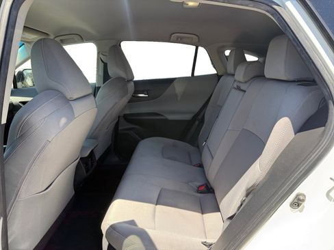 Used 2022 Toyota Venza LE AWD/4WD image 16