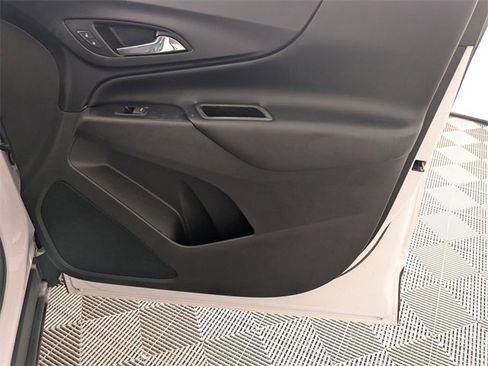 Used 2018 Chevrolet Equinox LT image 33