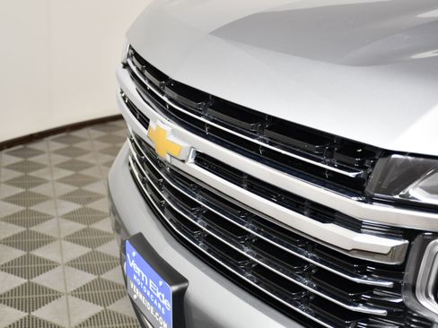 Used 2023 Chevrolet Tahoe LT w/ Luxury Package AWD/4WD image 11