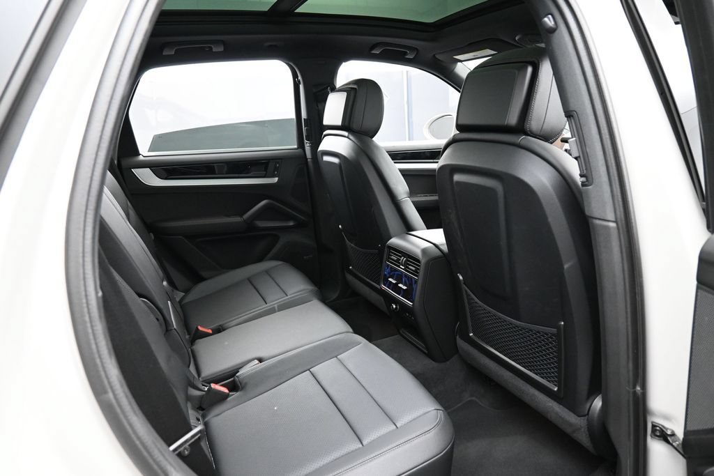 Certified 2026 Porsche Cayenne E-Hybrid AWD/4WD image 28