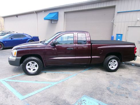 Used 2005 Dodge Dakota SLT w/ Trailer Tow Group image 3