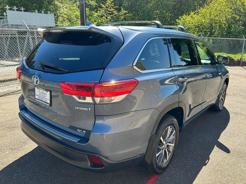 Used 2018 Toyota Highlander XLE AWD/4WD image 5