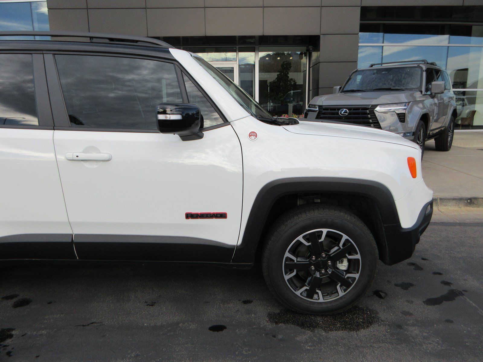 Used 2023 Jeep Renegade Trailhawk w/ Sun/Sound Group AWD/4WD image 15