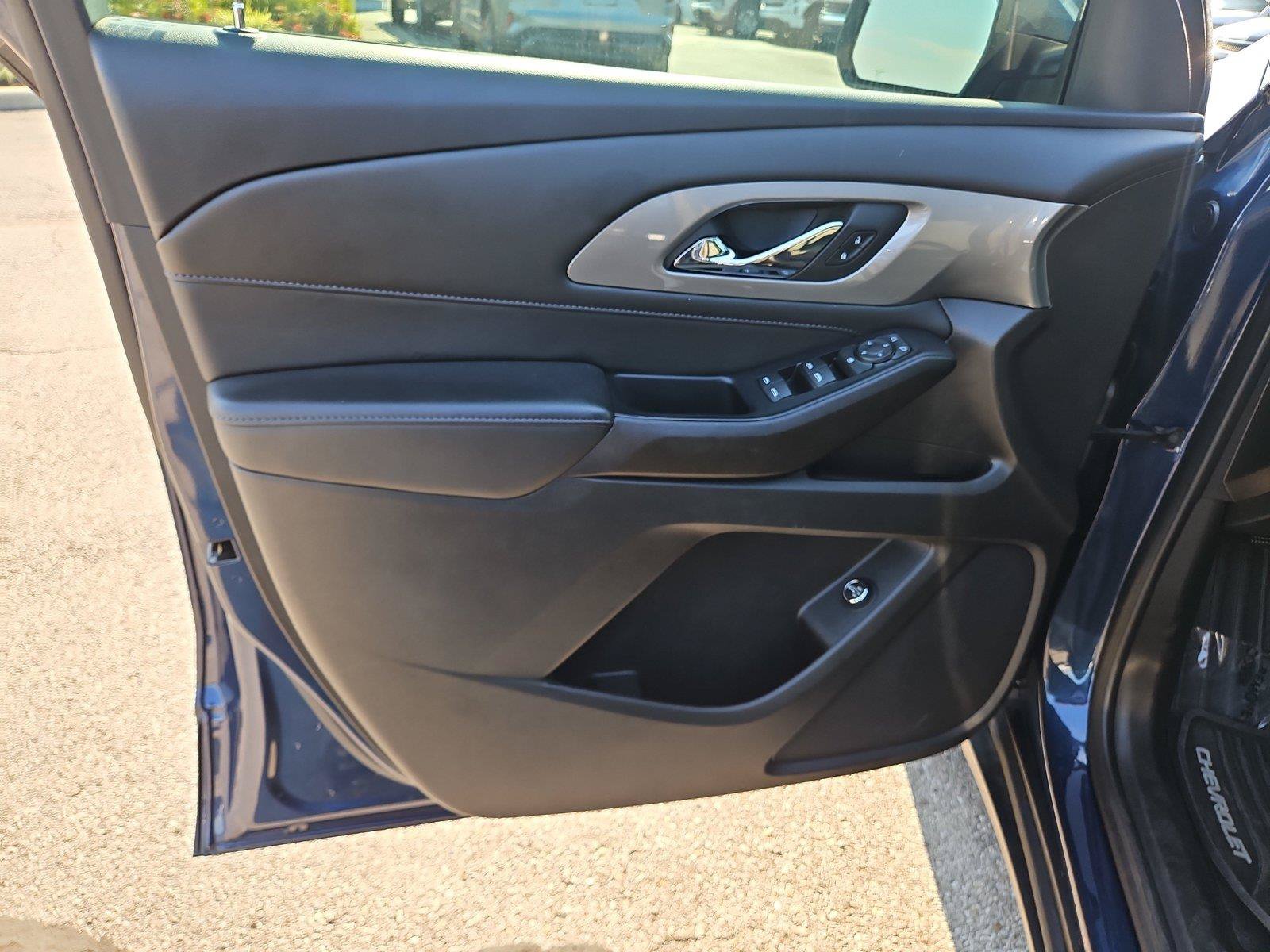 Used 2023 Chevrolet Traverse LT FWD image 20