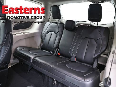 Used 2023 Chrysler Pacifica Touring-L FWD image 25