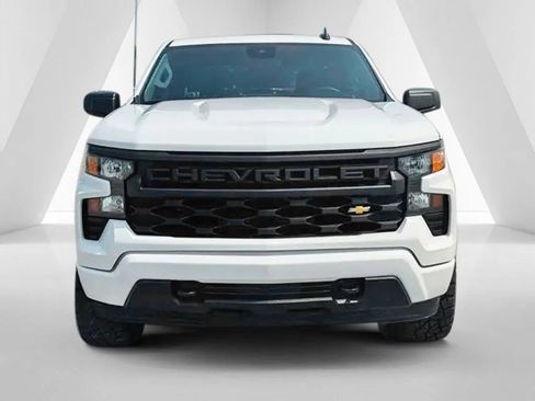 Used 2023 Chevrolet Silverado 1500 Custom AWD/4WD image 2
