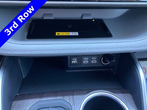 Used 2024 Toyota Highlander Limited image 28