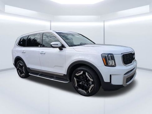 Used 2023 Kia Telluride EX w/ EX Captain's Chair Package FWD image 2
