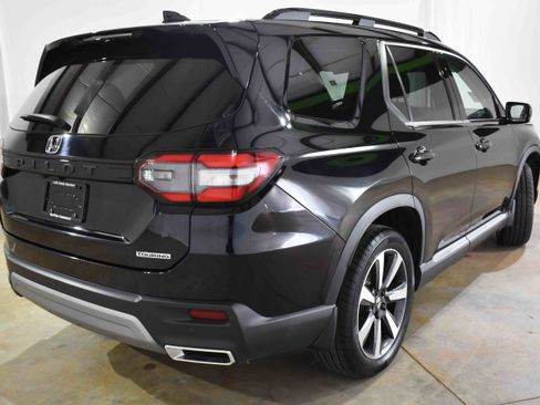 Used 2023 Honda Pilot Touring image 9