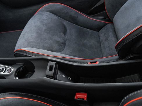 Used 2025 McLaren Artura image 32