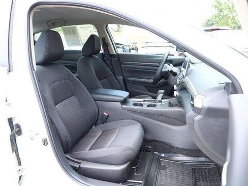 Used 2025 Nissan Altima 2.5 SV FWD image 23