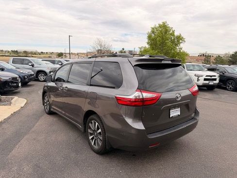 Used 2019 Toyota Sienna XLE w/ XLE Navigation Package image 5