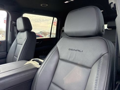Used 2025 GMC Yukon XL Denali AWD/4WD image 32