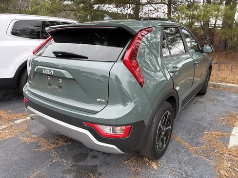 Used 2024 Kia Niro EX image 6