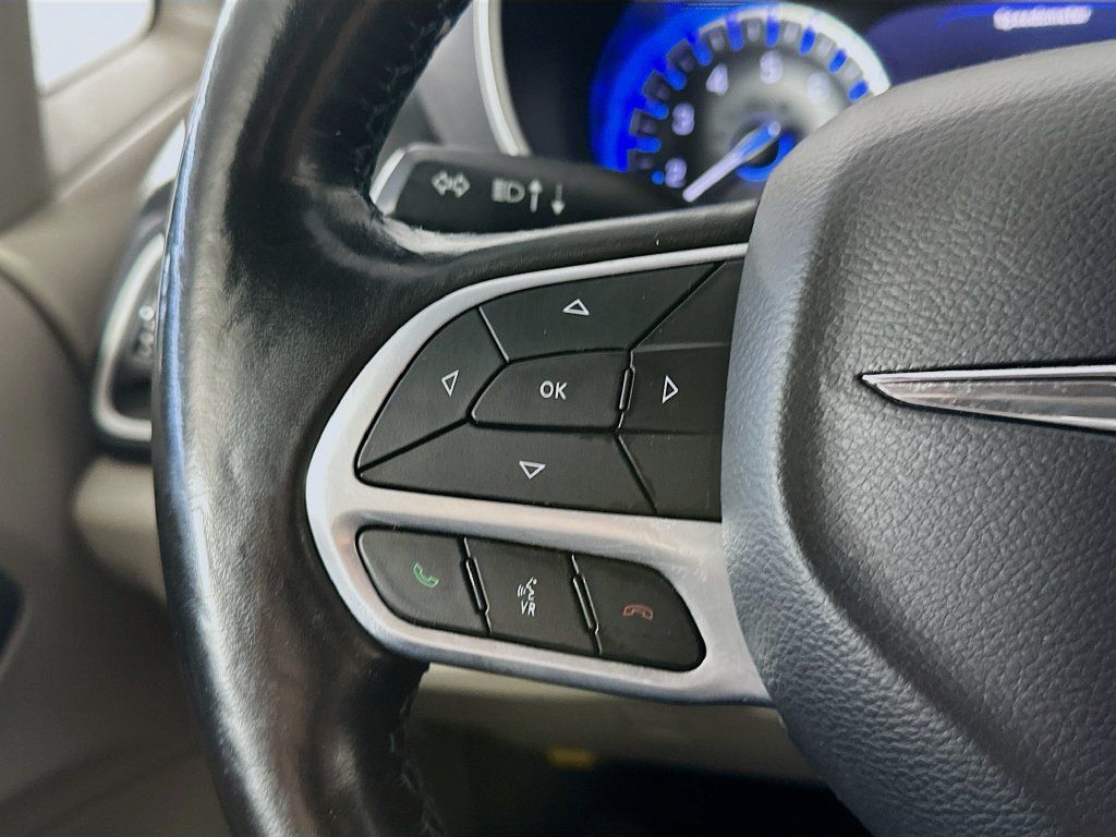 Used 2021 Chrysler Pacifica Touring-L FWD image 24