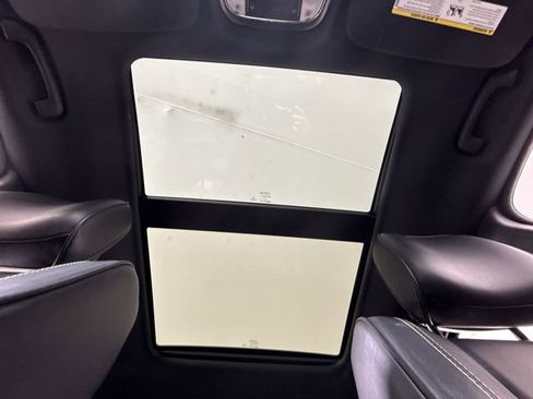 Used 2015 Jeep Grand Cherokee Overland w/ Advanced Technology Group image 26