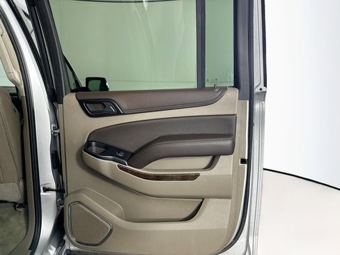 Used 2018 Chevrolet Suburban LT image 31