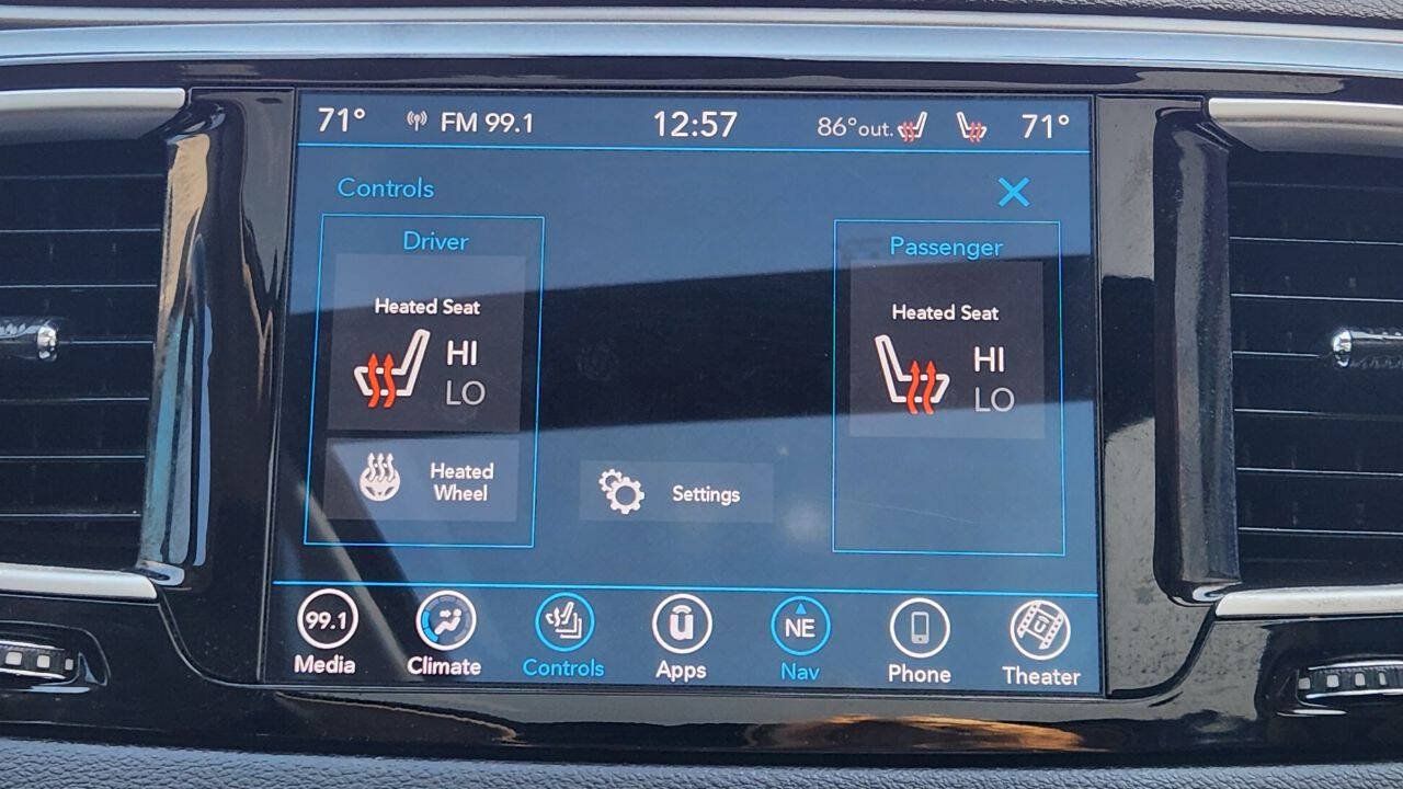 Used 2020 Chrysler Pacifica Touring-L Plus w/ Tire & Wheel Group FWD image 14