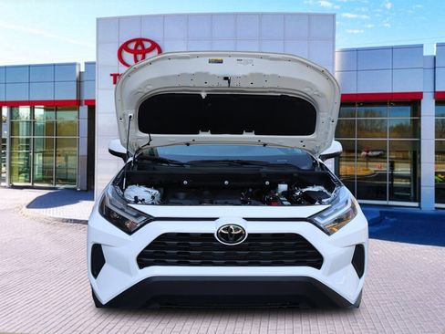 Used 2025 Toyota RAV4 XLE FWD image 9