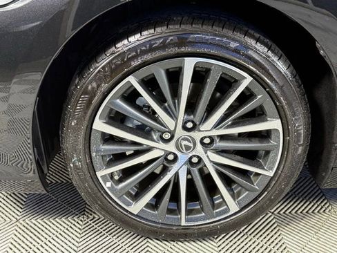 Certified 2025 Lexus ES 300h w/ Premium Package image 13