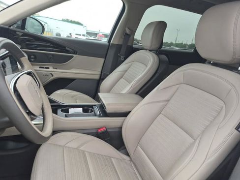 Used 2025 Lincoln Nautilus Reserve AWD/4WD image 4