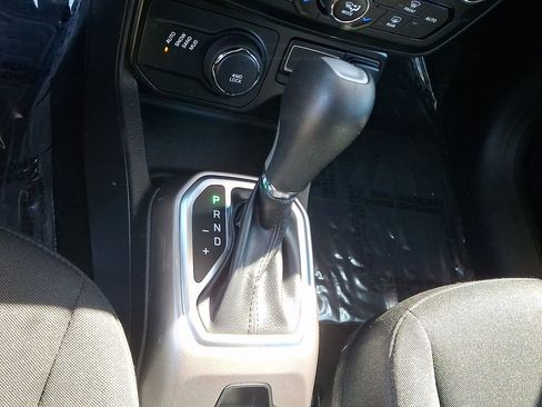 Used 2022 Jeep Renegade Latitude AWD/4WD image 22