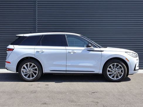 Used 2025 Lincoln Corsair Grand Touring AWD/4WD image 4
