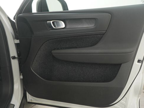 Used 2023 Volvo C40 P8 Recharge Plus image 9