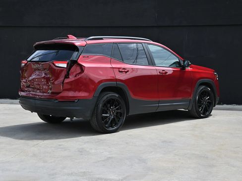 Used 2024 GMC Terrain SLE w/ Driver Convenience Package image 6