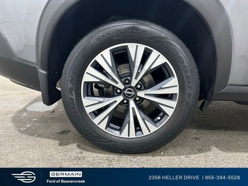 Used 2022 Nissan Rogue SV w/ SV Premium Package image 10