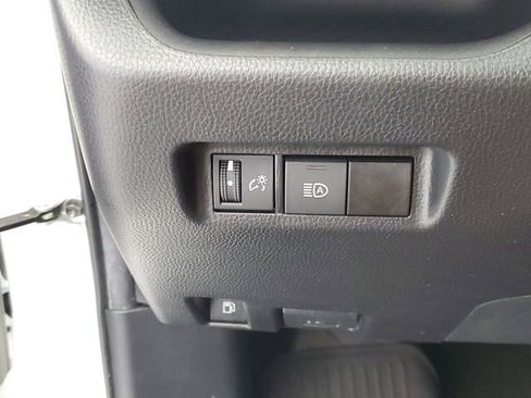 Used 2021 Toyota RAV4 LE AWD/4WD image 29