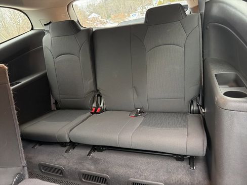 Used 2015 Chevrolet Traverse LT image 18