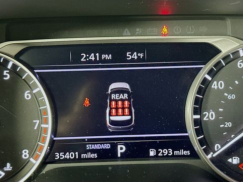 Used 2024 Nissan Pathfinder SV image 19