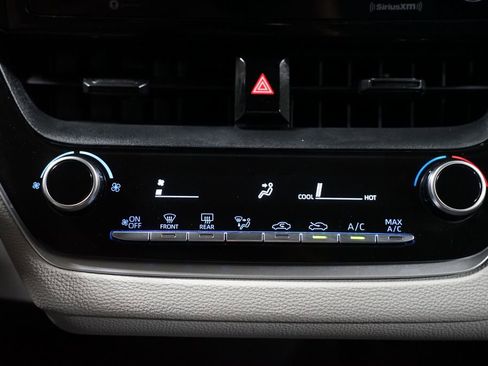 Used 2021 Toyota Corolla L image 19