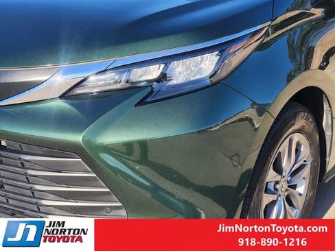 Used 2025 Toyota Sienna XLE image 10