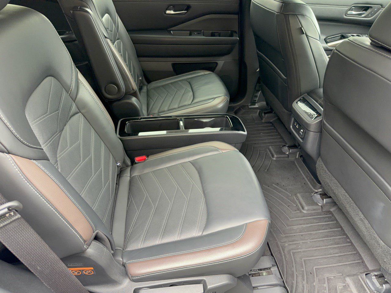 Used 2024 Nissan Pathfinder Platinum FWD image 29