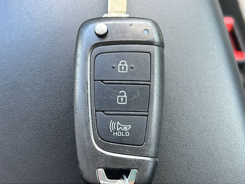 Used 2023 Hyundai Venue SEL FWD image 26