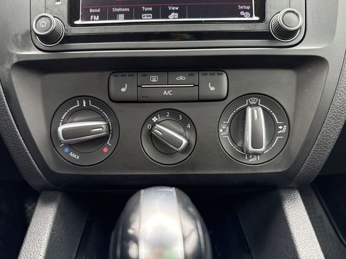 Used 2016 Volkswagen Jetta SE FWD image 18