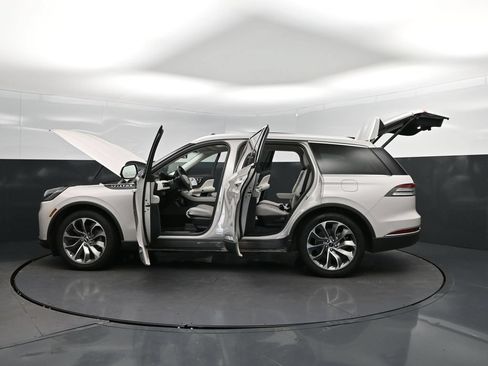 Used 2025 Lincoln Aviator Reserve w/ Luxury Package RWD image 46