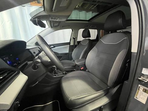 Certified 2023 Volkswagen Taos SE w/ Panoramic Sunroof Package image 11