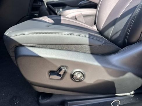 New 2027 Chrysler Pacifica Select w/ Family Tech Group FWD image 18