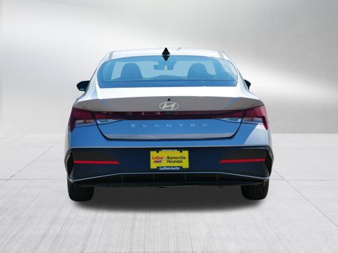 Certified 2026 Hyundai Elantra SE FWD image 6