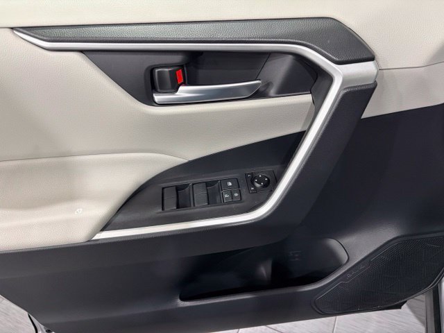 Used 2020 Toyota RAV4 XLE w/ Convenience Package AWD/4WD image 10