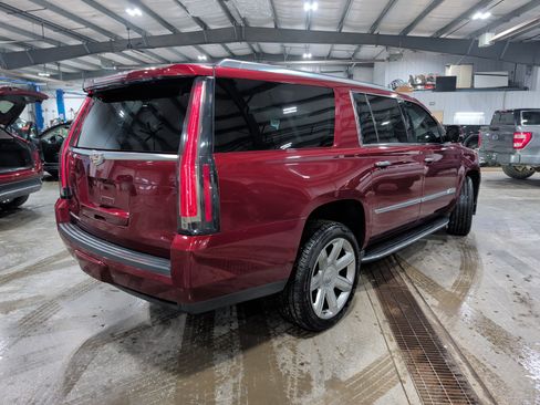 Used 2020 Cadillac Escalade ESV Luxury AWD/4WD image 3