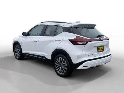 Used 2024 Nissan Kicks SR image 3