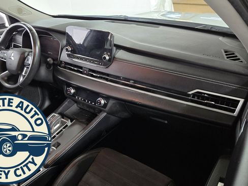 Used 2022 Mitsubishi Outlander SE image 34