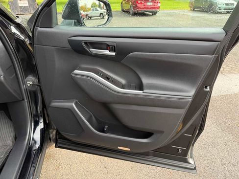 Used 2023 Toyota Highlander XLE image 36